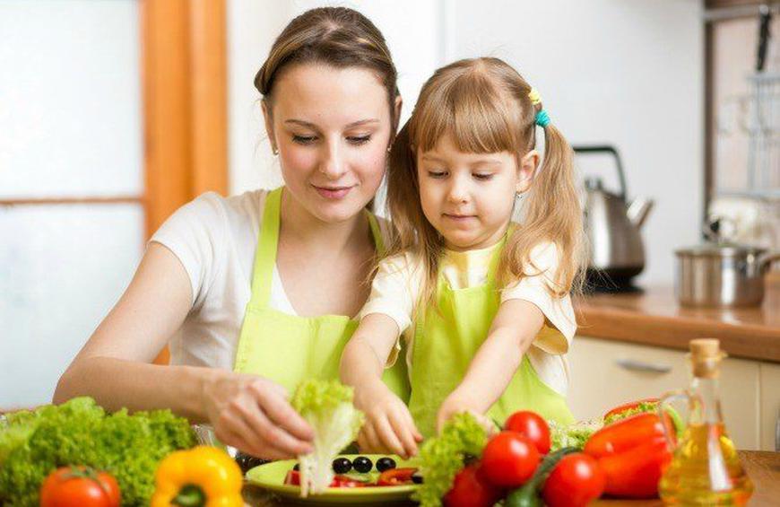 cookingwithkidseathealthier-shutterstock-promo-1